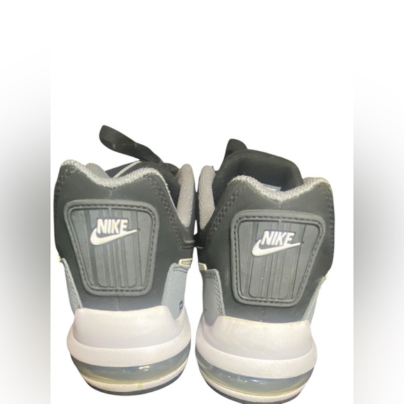 Men’s Nike Black and White Air Max Shoes - Picture 4 of 8